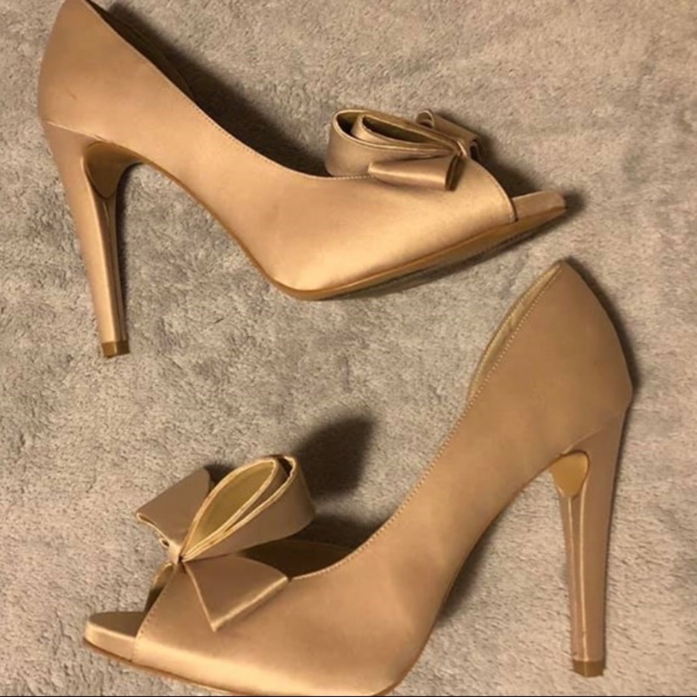 Peep toe champagne flats with bow detailing